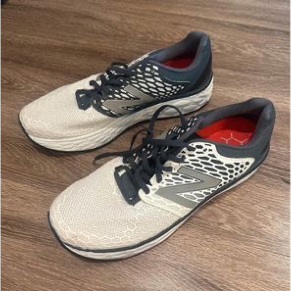 Brand new New Balance tennis shoes - Picture 3 of 5